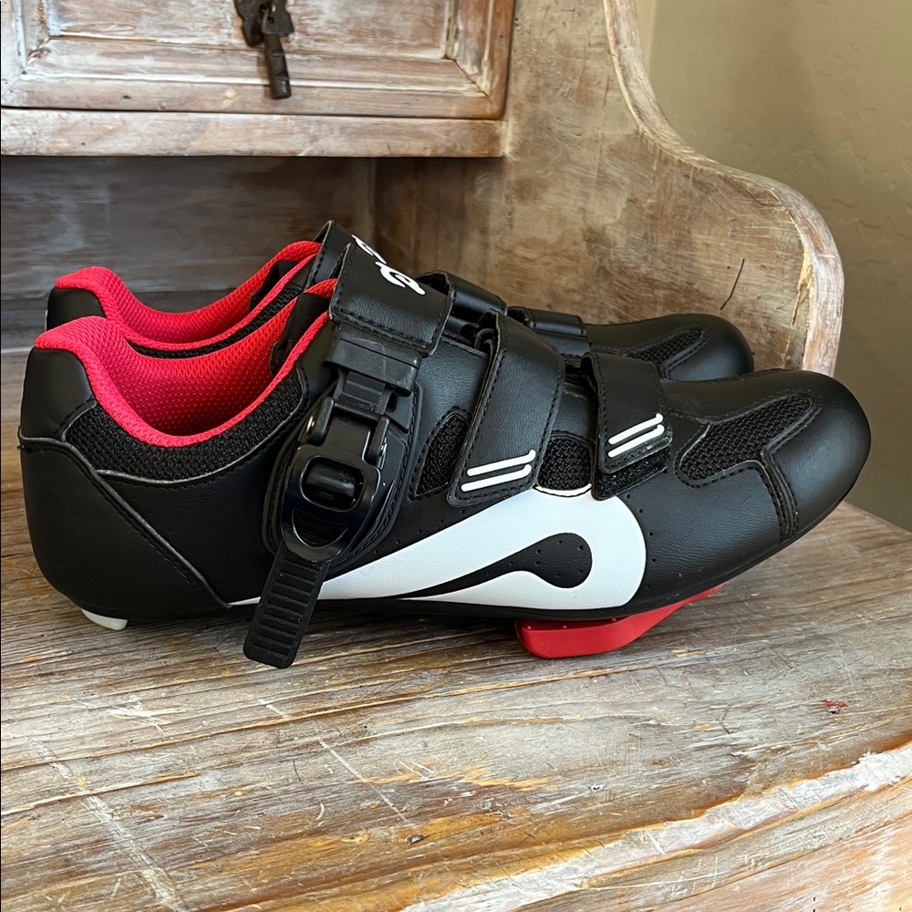 ❤️ Peloton Cycling shoes size EU 40 indoor black and red adjustable unisex